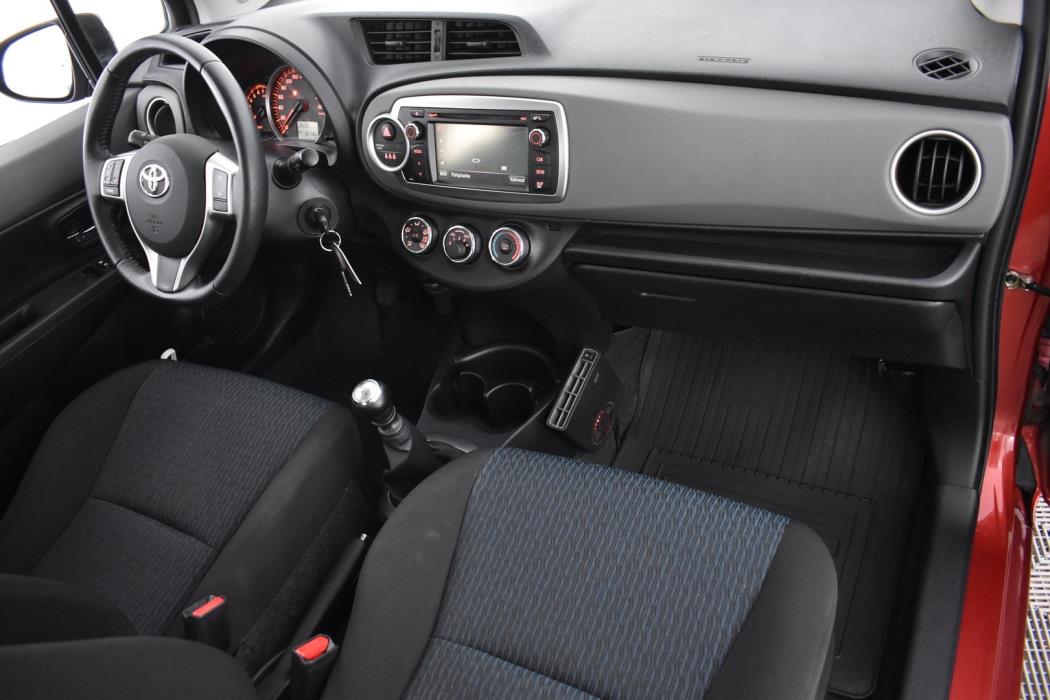 TOYOTA Yaris 2012