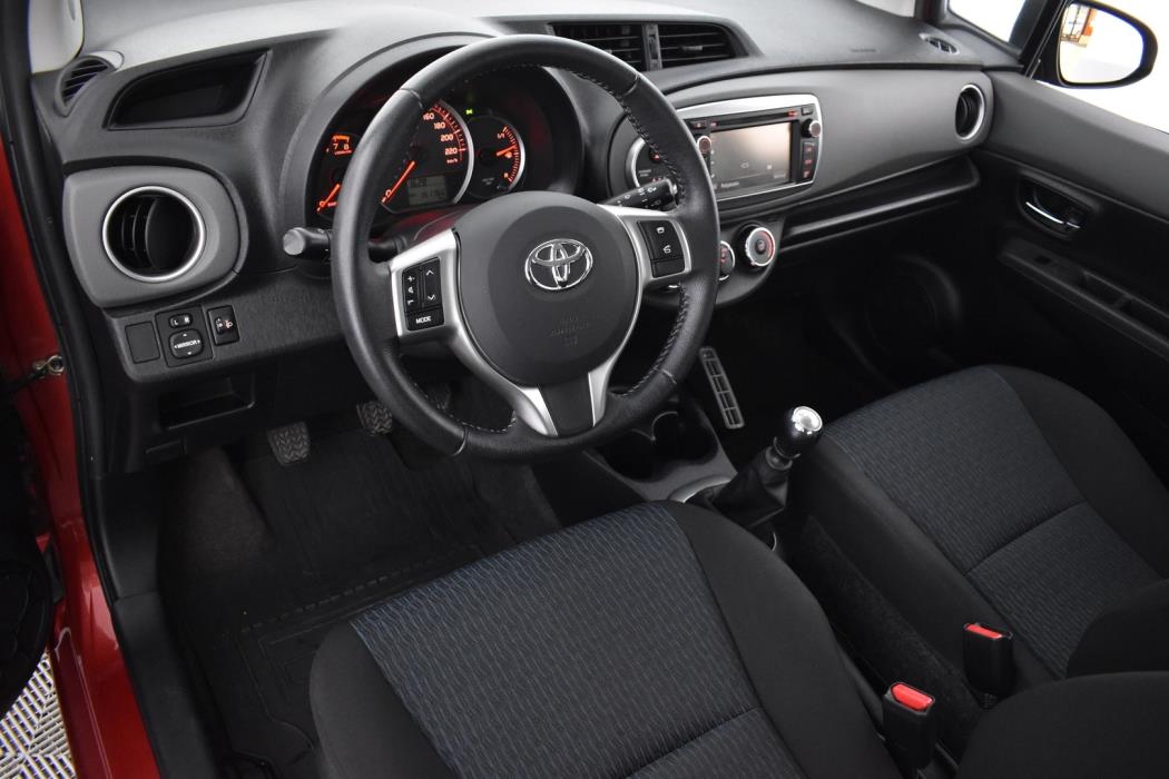 TOYOTA Yaris 2012