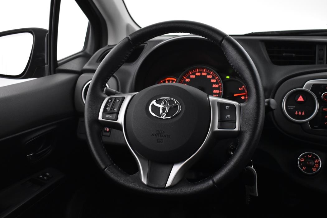 TOYOTA Yaris 2012