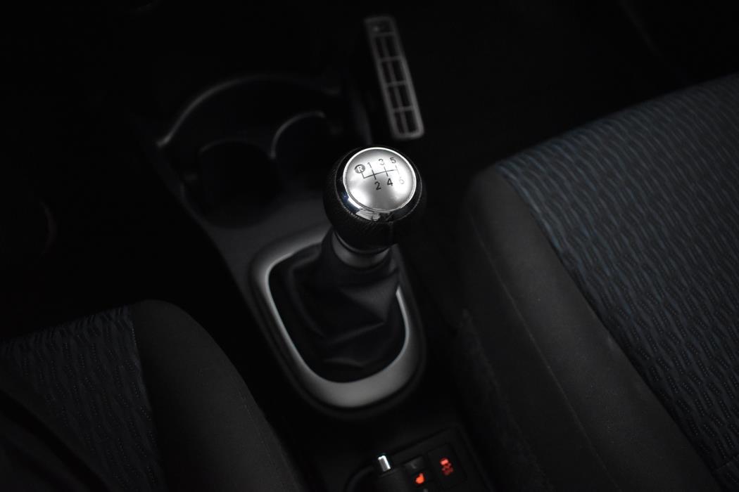 TOYOTA Yaris 2012