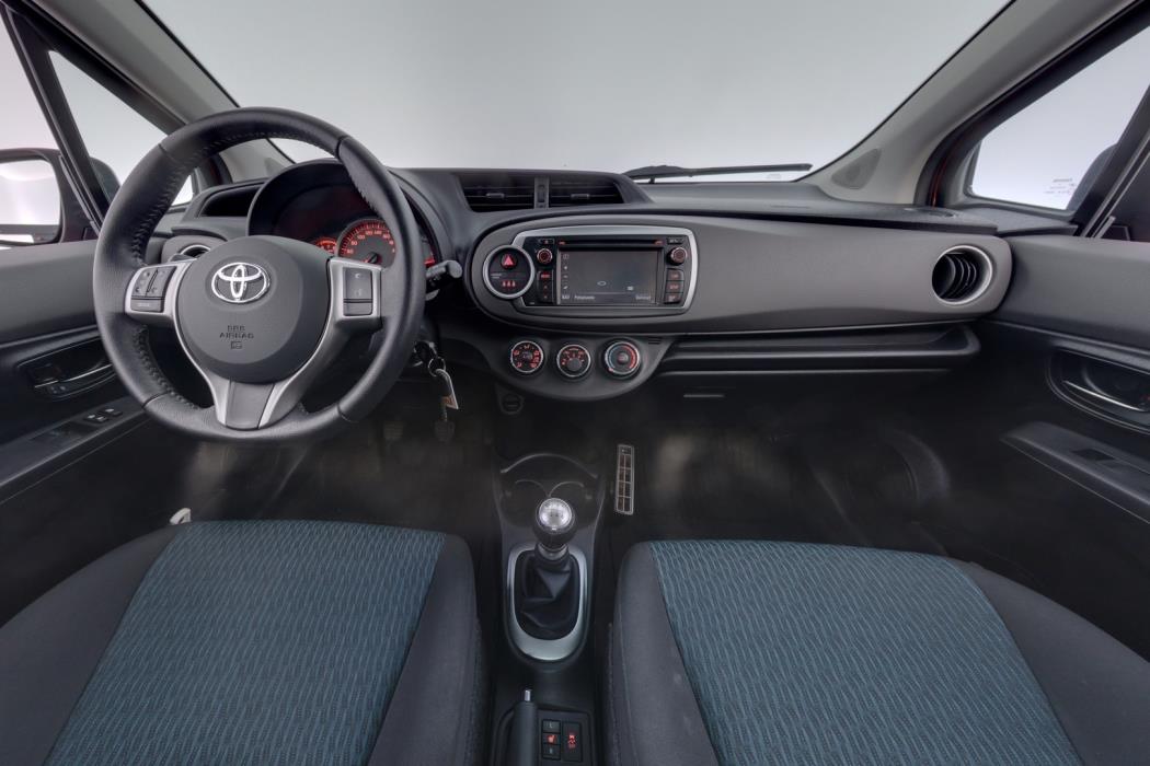 TOYOTA Yaris 2012