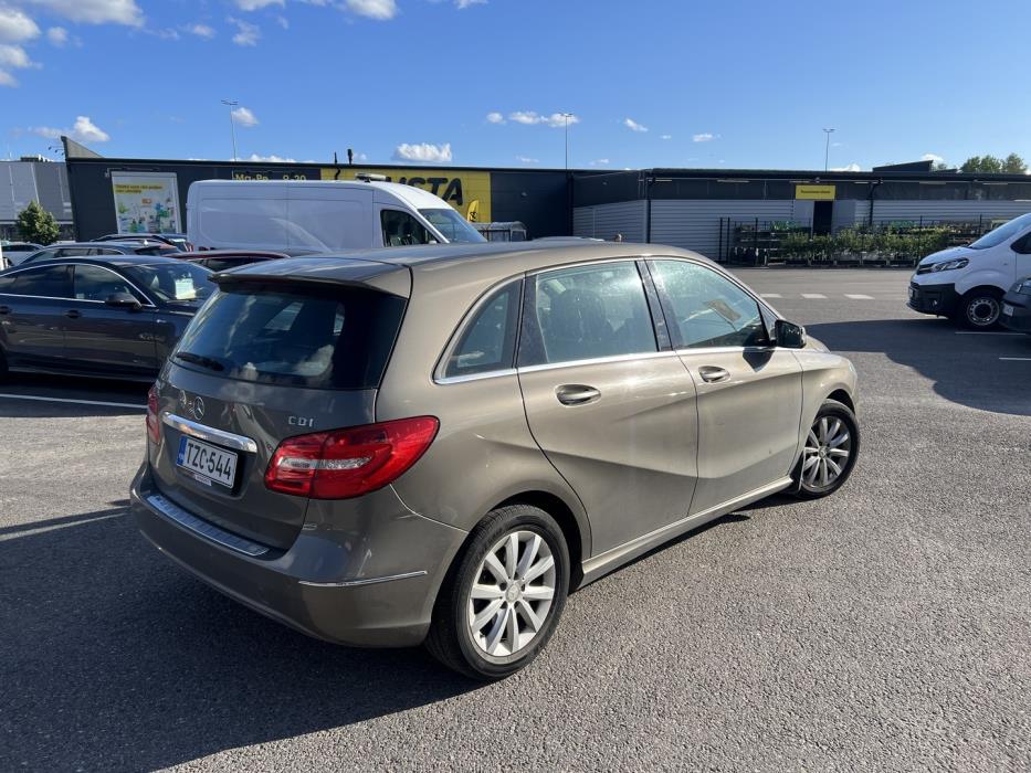 MERCEDES-BENZ B 2013