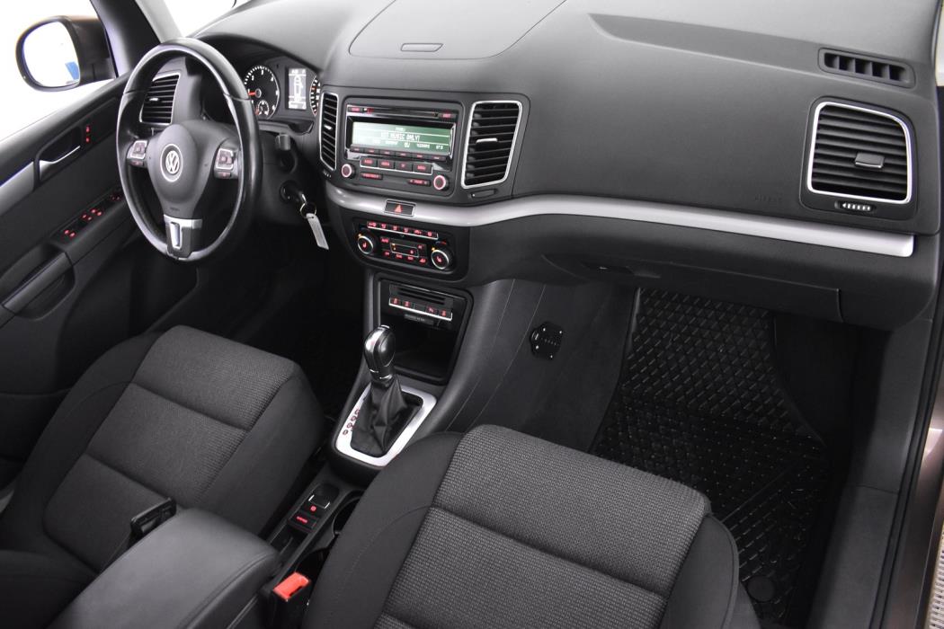 VOLKSWAGEN Sharan 2012
