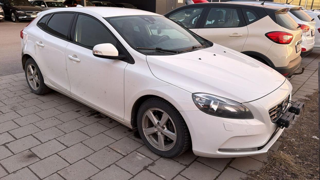 VOLVO V40 2014