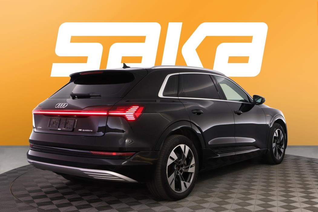 AUDI e-tron 2022