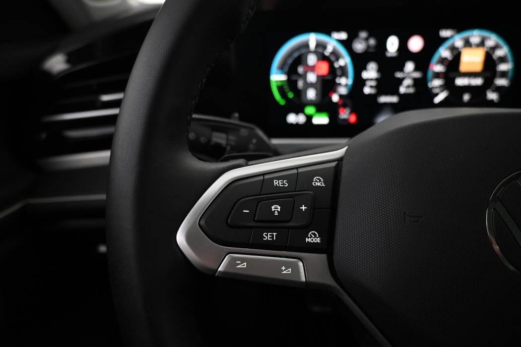 VOLKSWAGEN Passat 2026