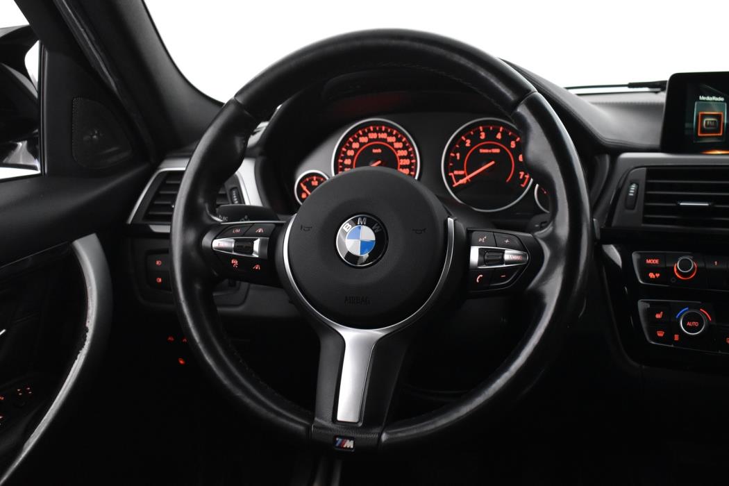 BMW 330 2016