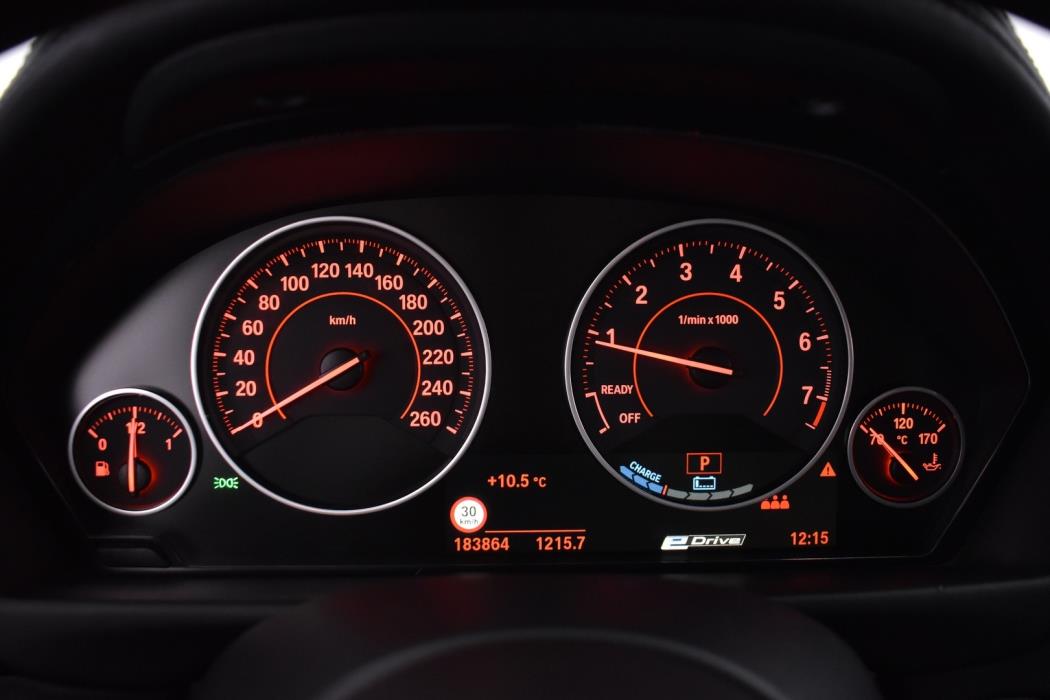 BMW 330 2016