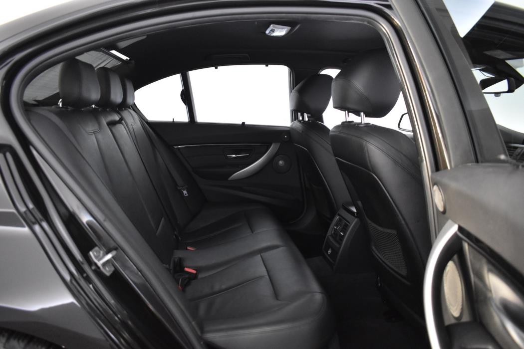 BMW 330 2016