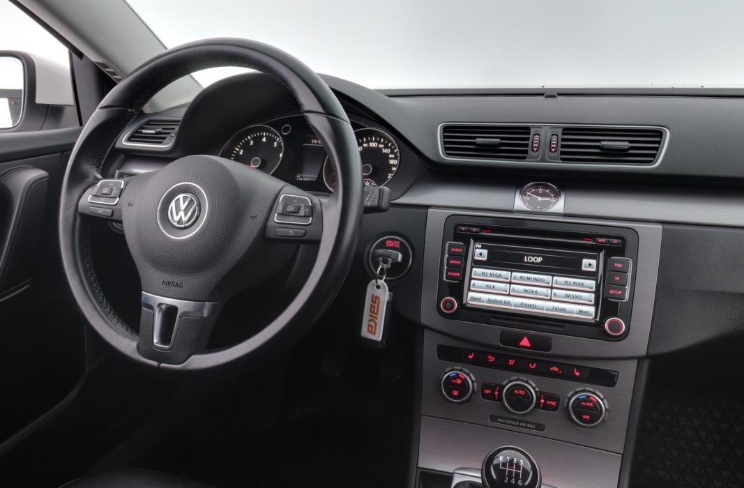 VOLKSWAGEN Passat 2014