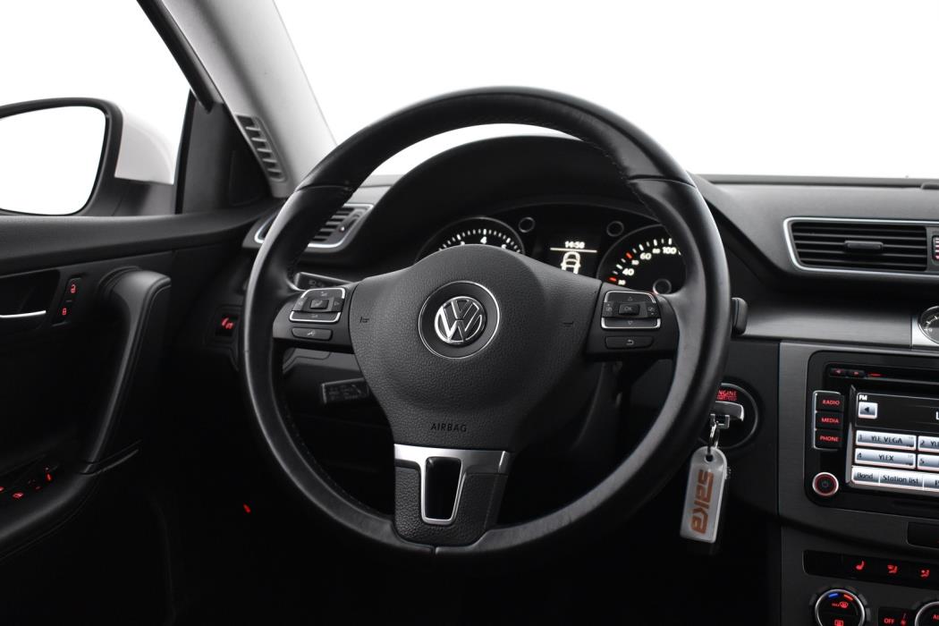 VOLKSWAGEN Passat 2014