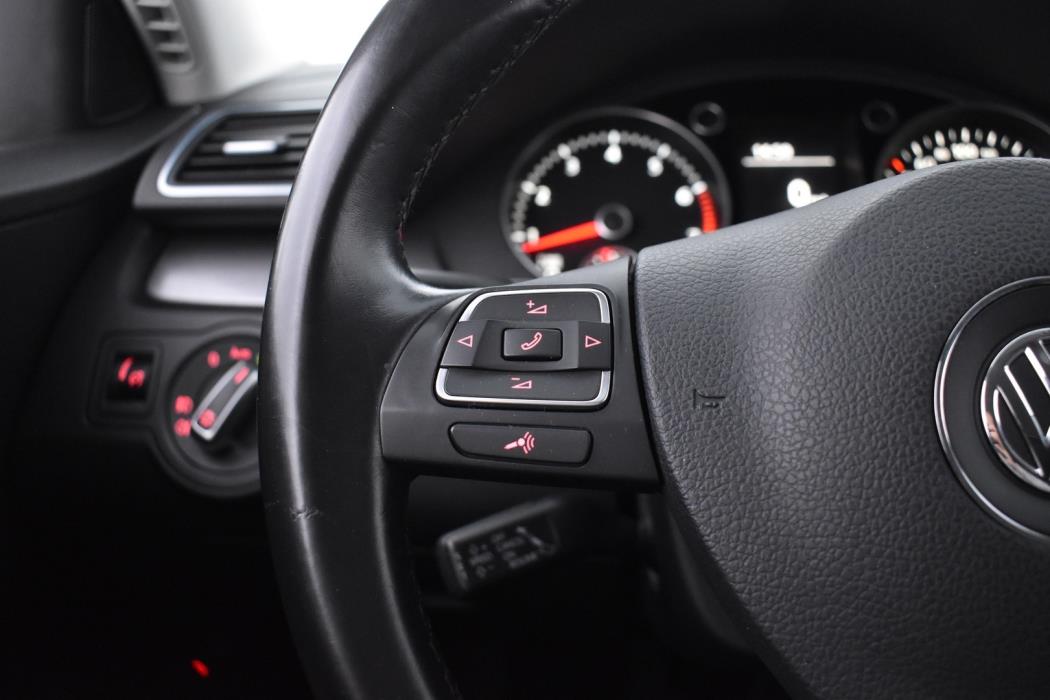 VOLKSWAGEN Passat 2014