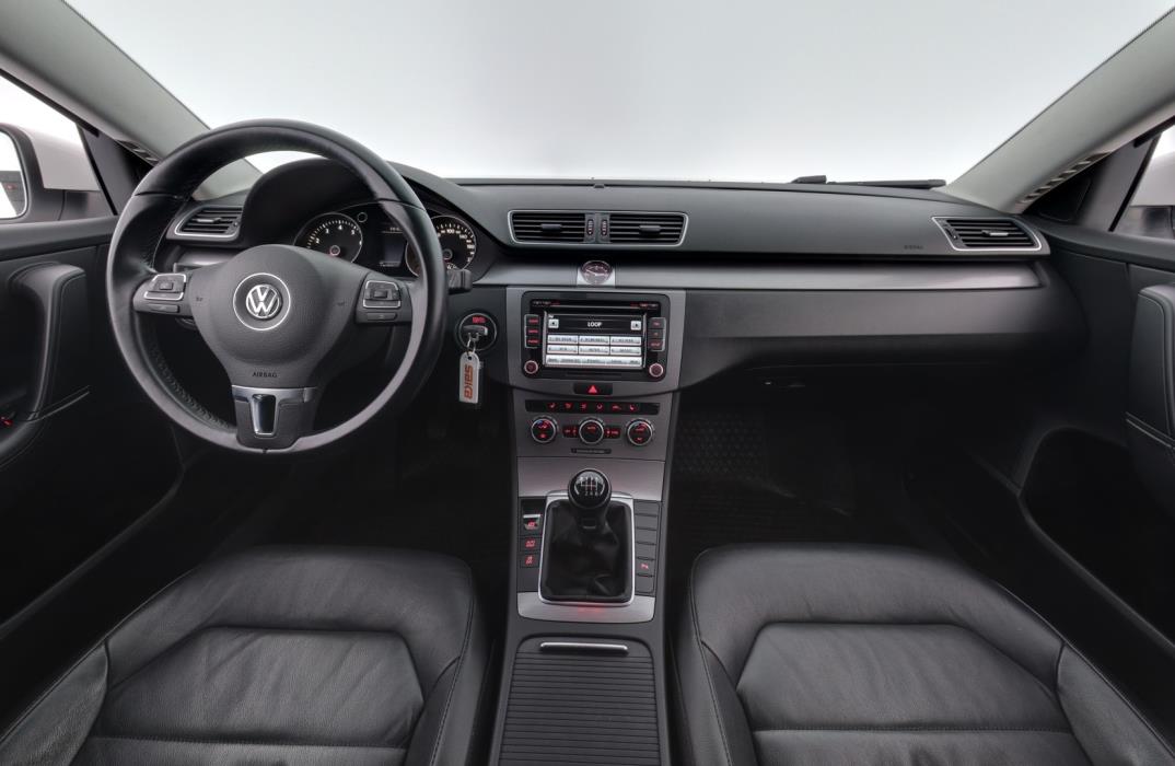 VOLKSWAGEN Passat 2014