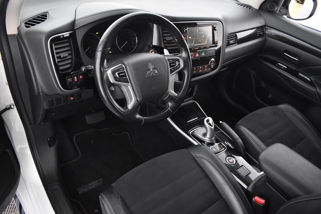 MITSUBISHI OUTLANDER PHEV 2016