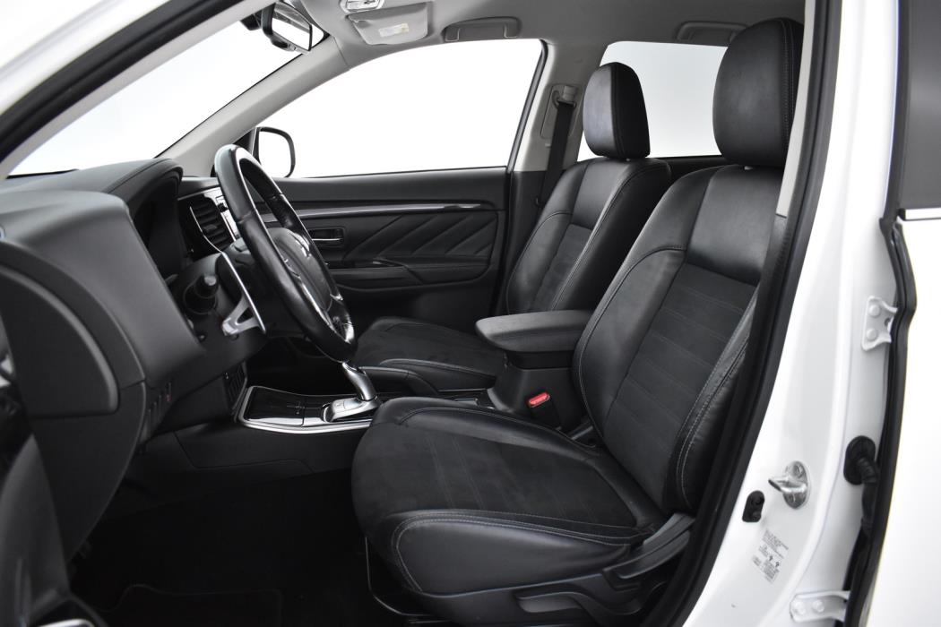 MITSUBISHI OUTLANDER PHEV 2016