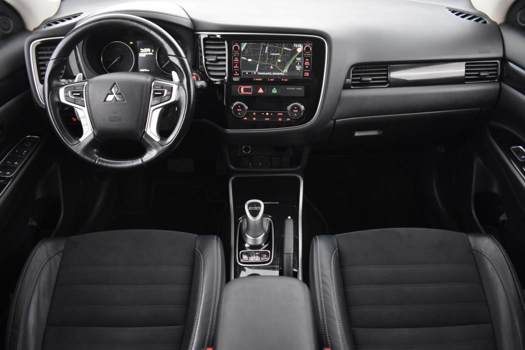 MITSUBISHI OUTLANDER PHEV 2016