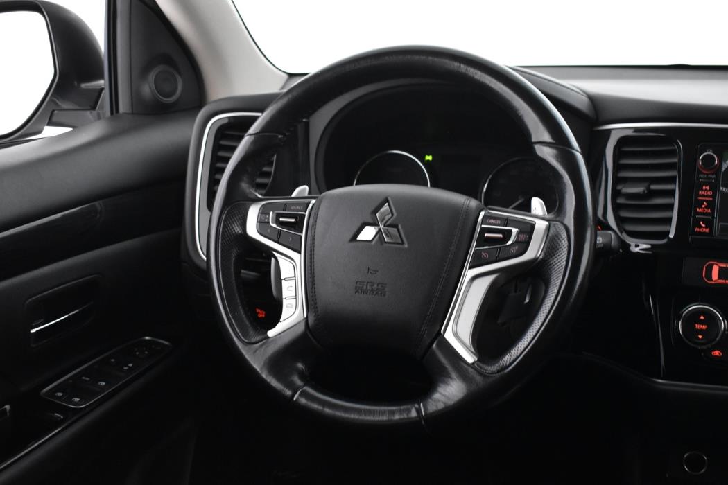 MITSUBISHI OUTLANDER PHEV 2016