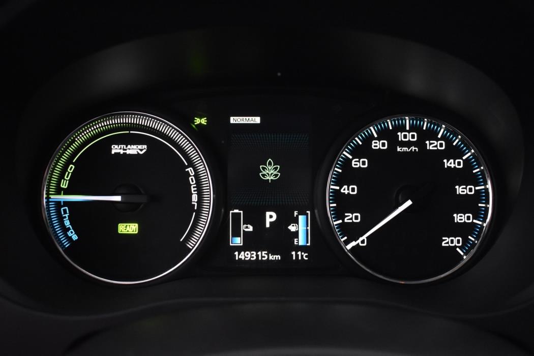 MITSUBISHI OUTLANDER PHEV 2016