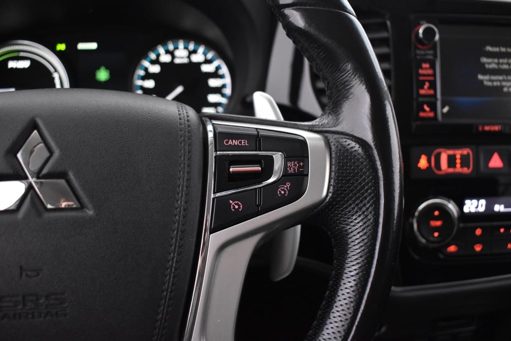 MITSUBISHI OUTLANDER PHEV 2016