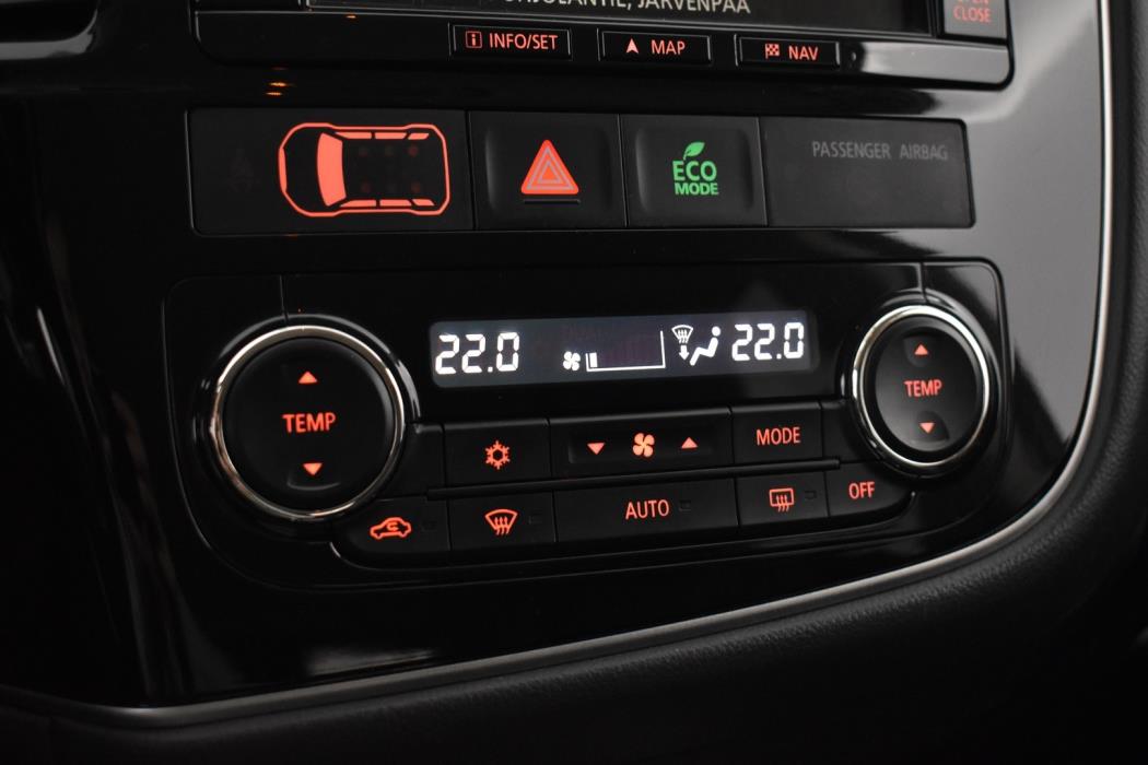 MITSUBISHI OUTLANDER PHEV 2016