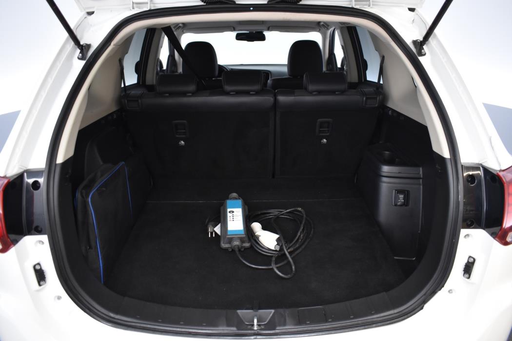 MITSUBISHI OUTLANDER PHEV 2016