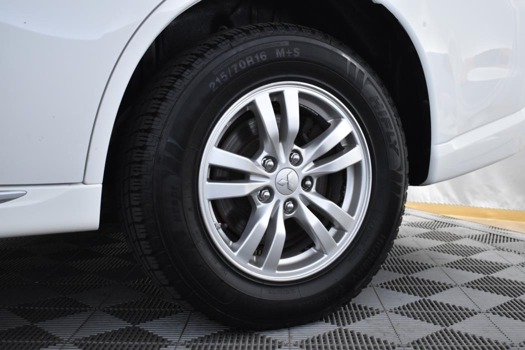 MITSUBISHI OUTLANDER PHEV 2016