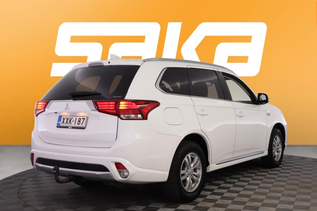 MITSUBISHI OUTLANDER PHEV 2016