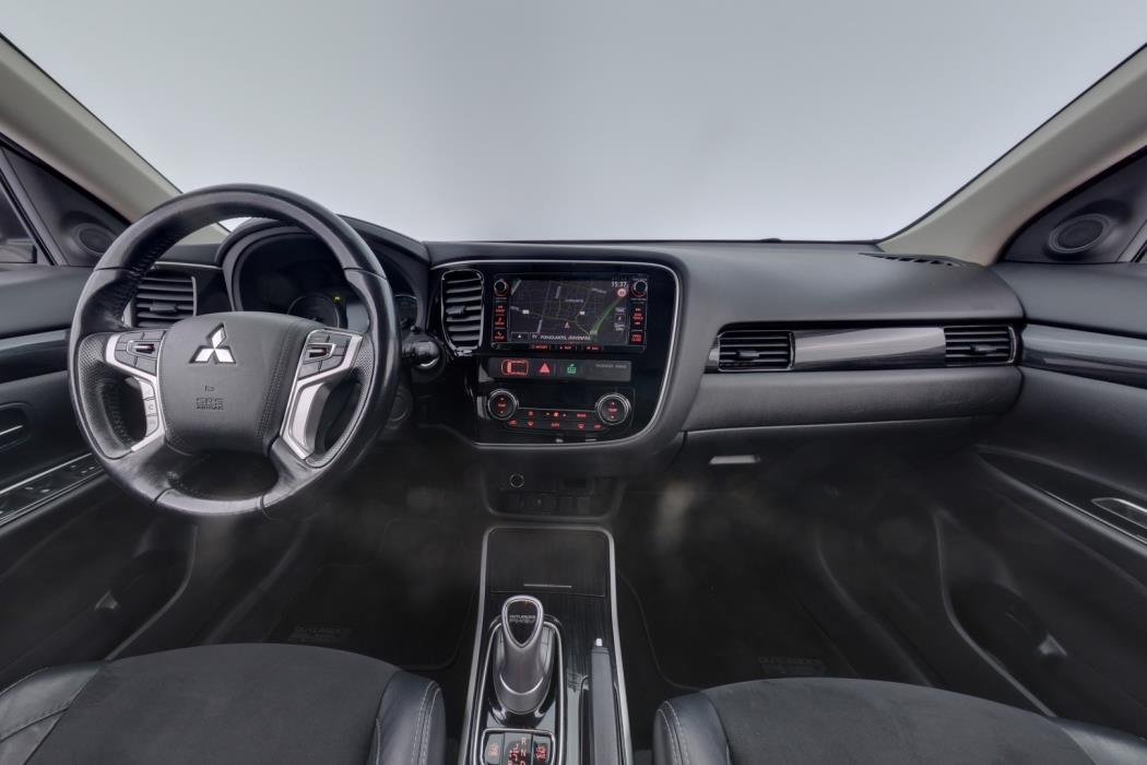 MITSUBISHI OUTLANDER PHEV 2016
