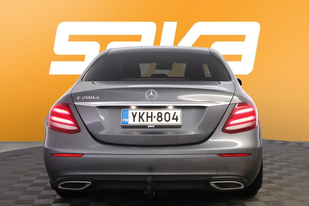 MERCEDES-BENZ E 2019