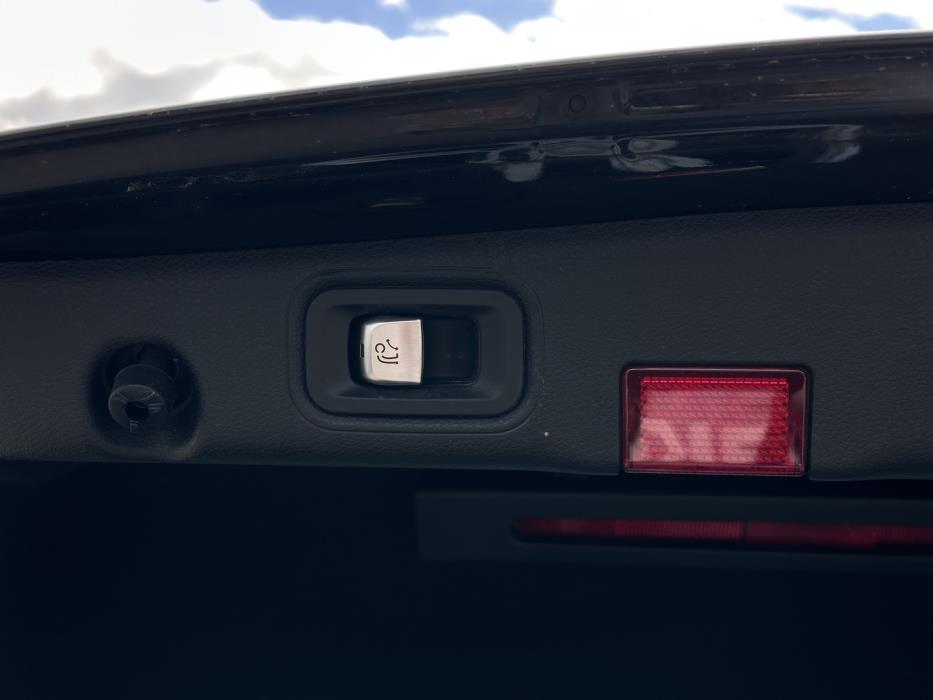 MERCEDES-BENZ E 2022