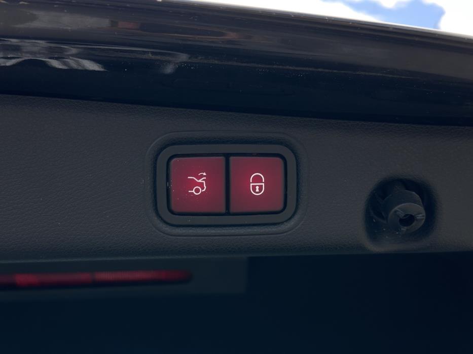 MERCEDES-BENZ E 2022