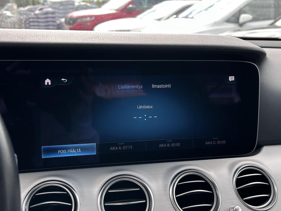 MERCEDES-BENZ E 2022