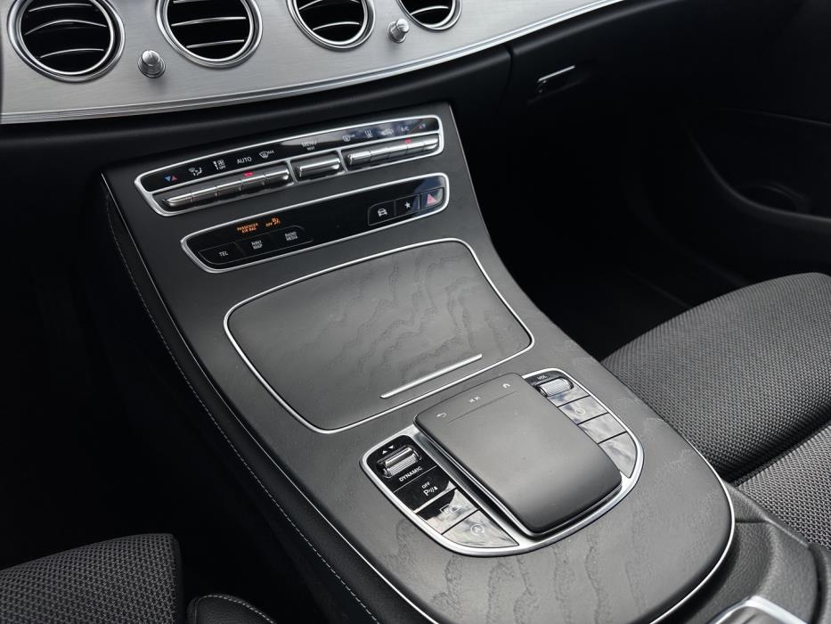 MERCEDES-BENZ E 2022
