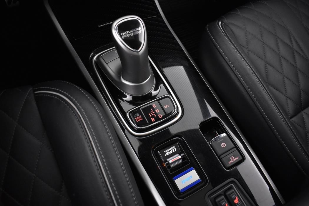MITSUBISHI OUTLANDER PHEV 2019
