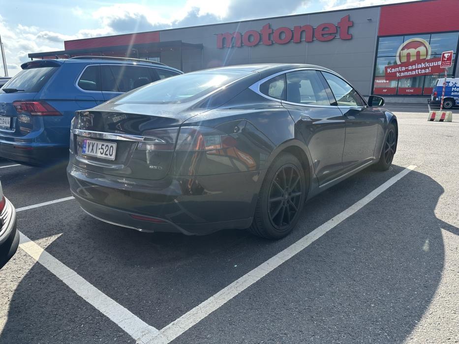 TESLA Model S 2015