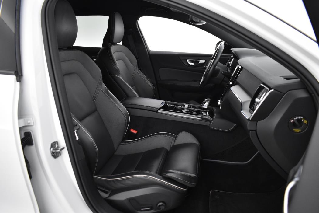 VOLVO V60 2021