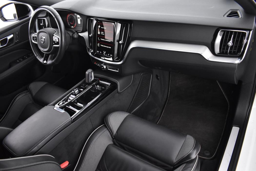 VOLVO V60 2021