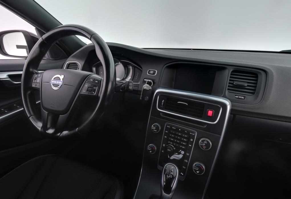 VOLVO V60 2016