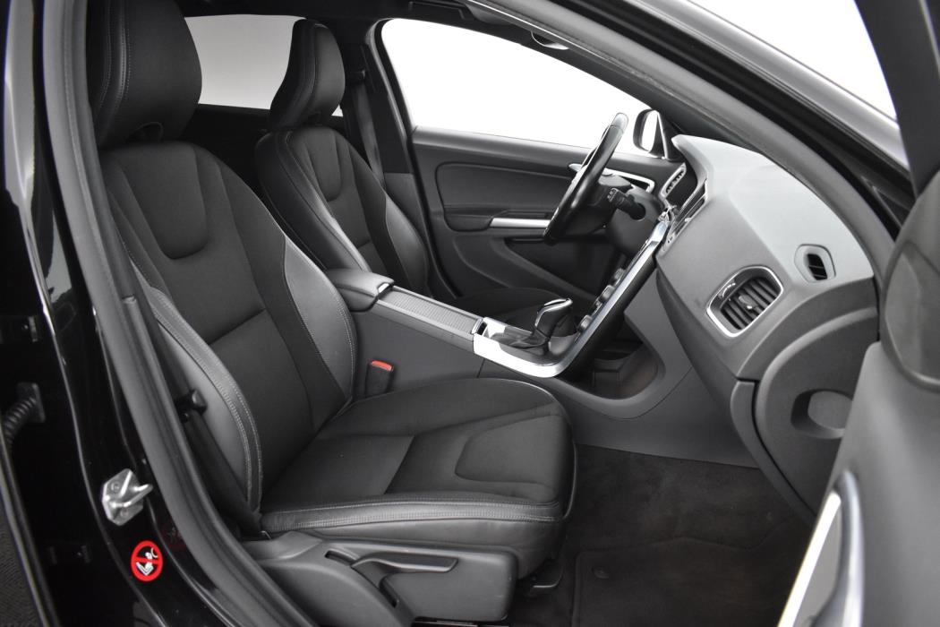 VOLVO V60 2016
