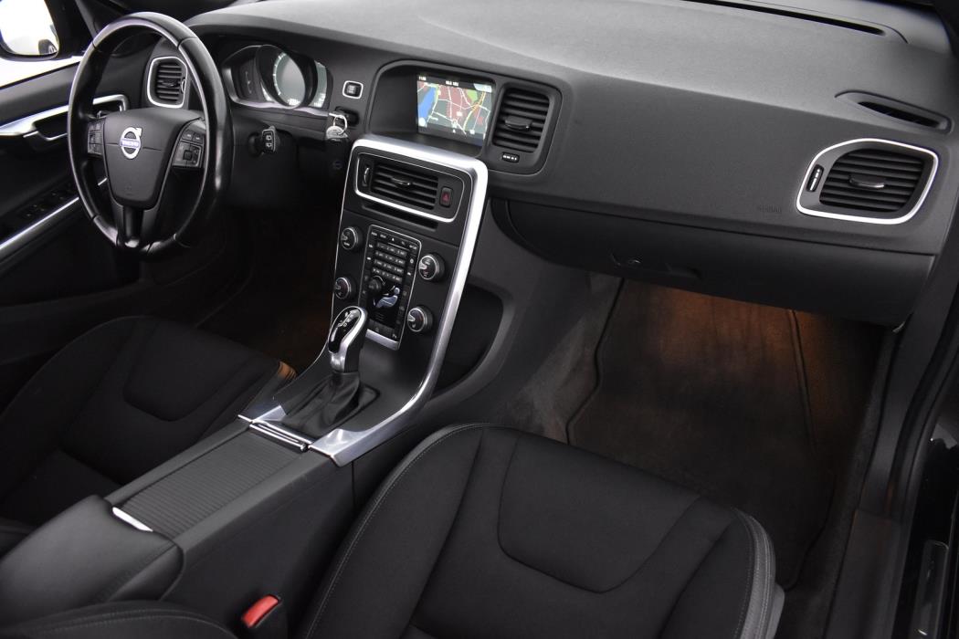 VOLVO V60 2016