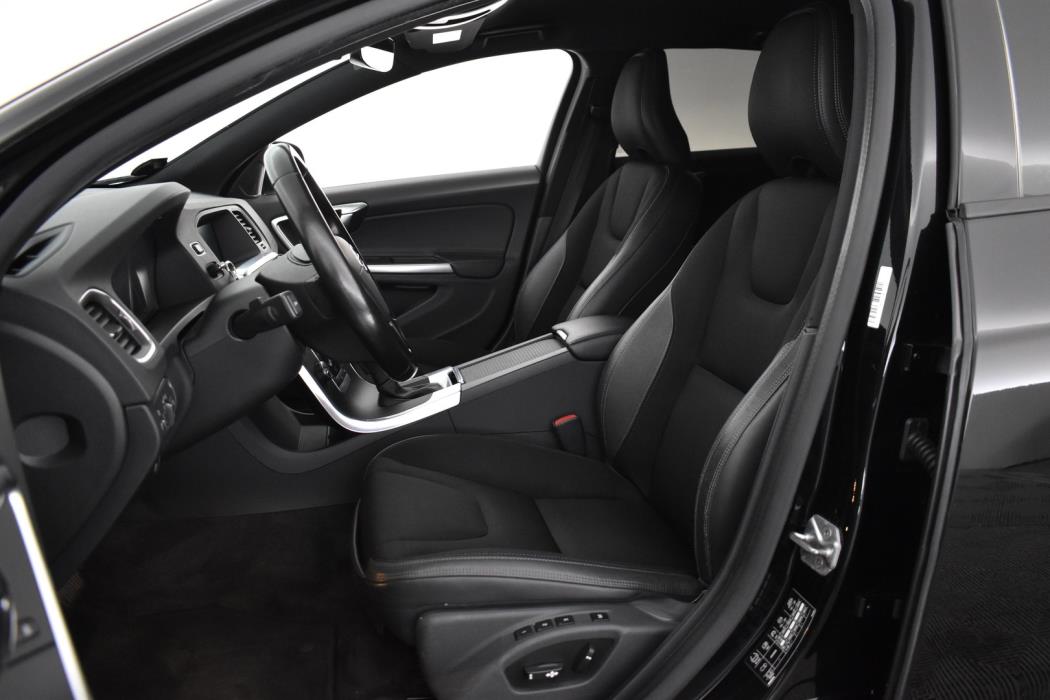 VOLVO V60 2016