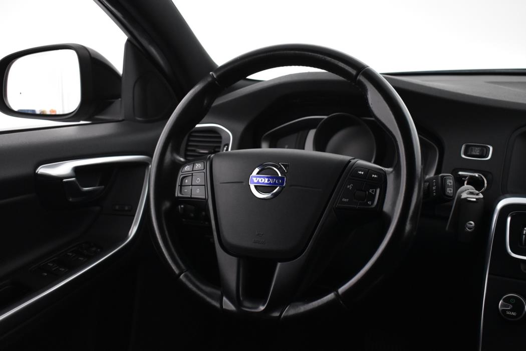 VOLVO V60 2016