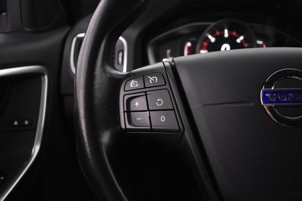 VOLVO V60 2016