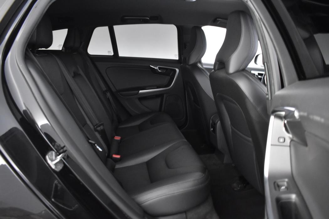 VOLVO V60 2016
