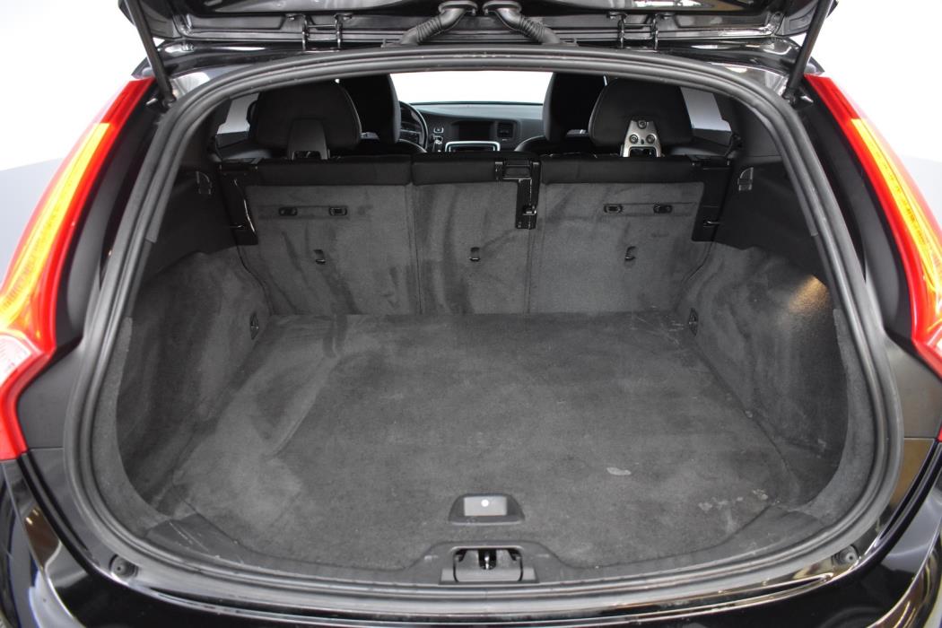 VOLVO V60 2016