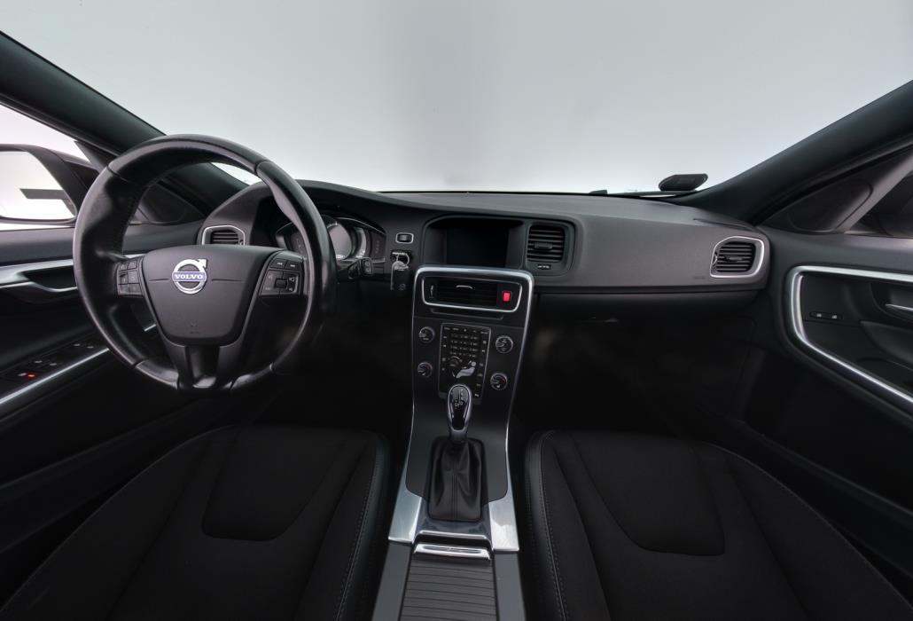 VOLVO V60 2016