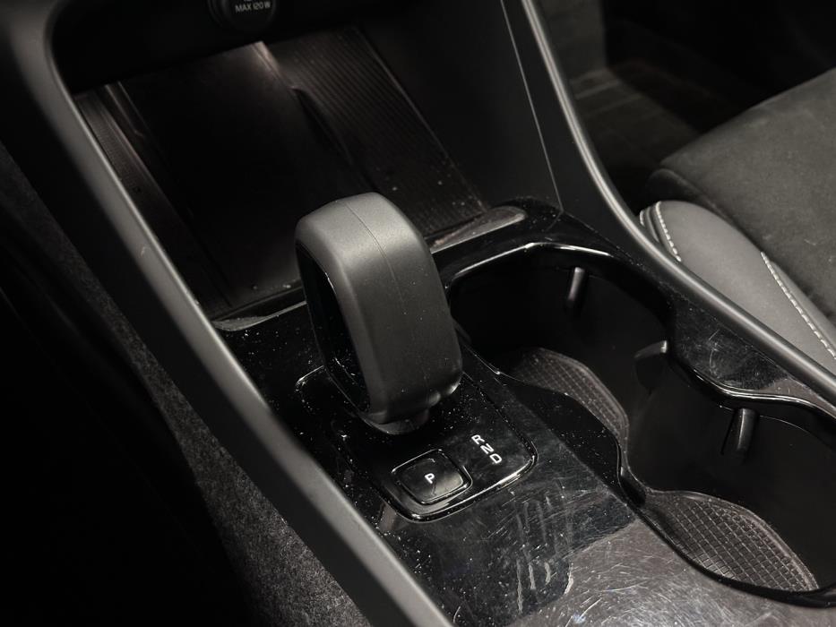 VOLVO EX40 2025