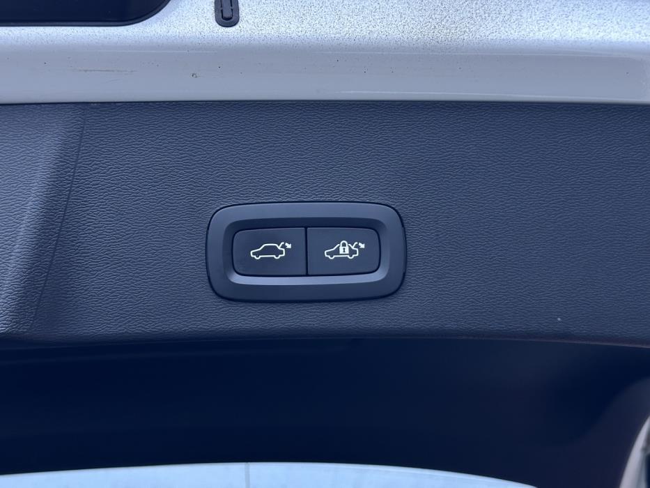 VOLVO EX40 2025