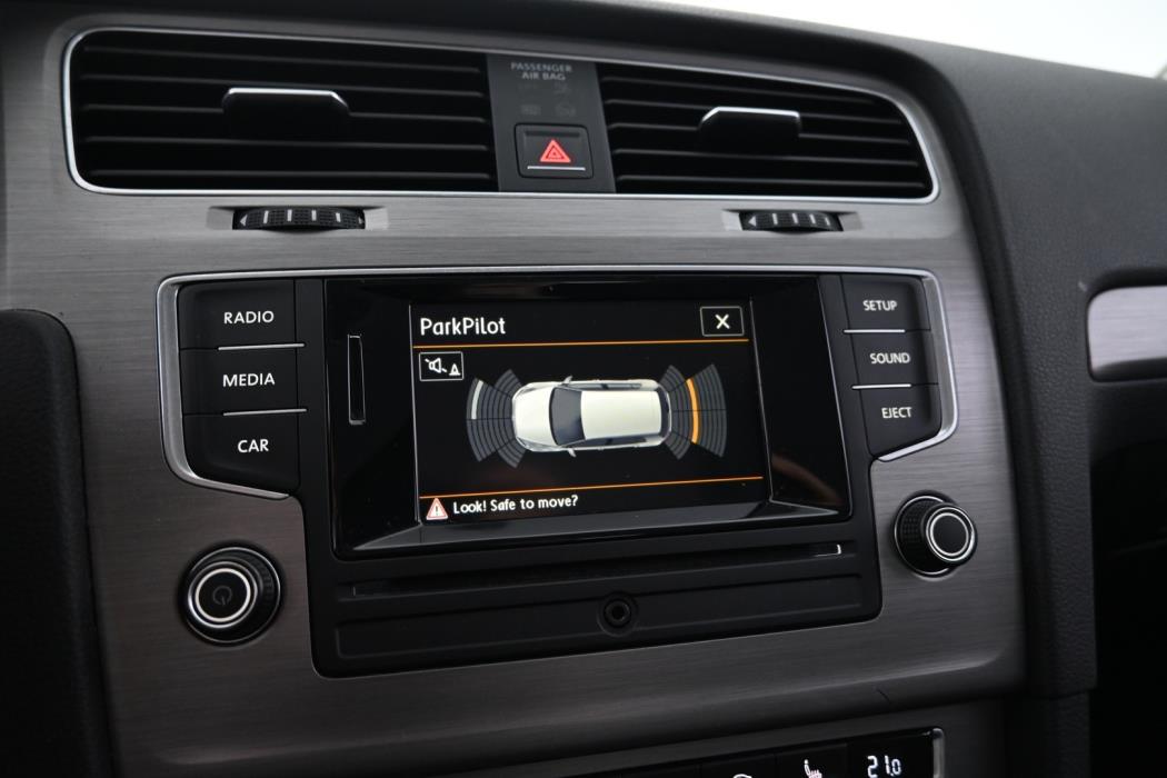 VOLKSWAGEN Golf 2015