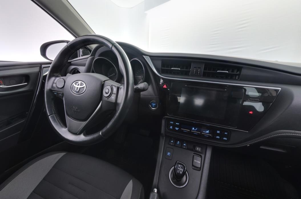 TOYOTA Auris 2016